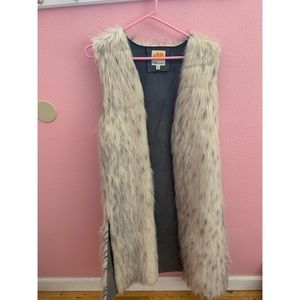 FAUX FUR Long Vest.